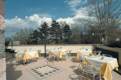 Hotel Kristall Loiano Екстер'єр фото